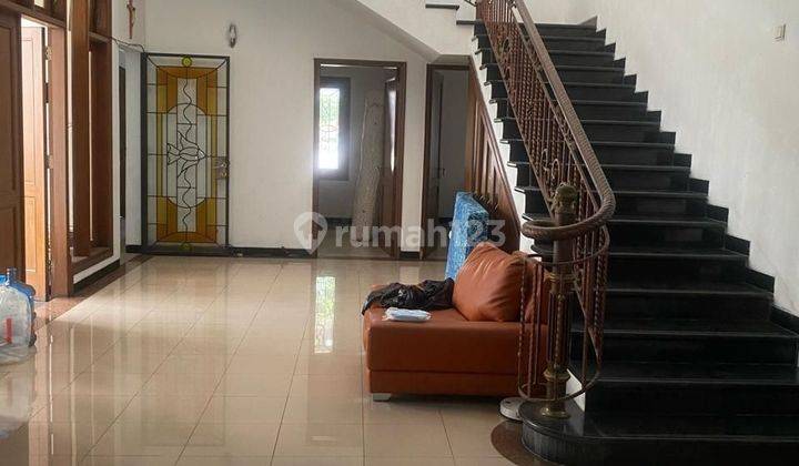 Rumah 2lantai Pinggir Jalan Raya  2