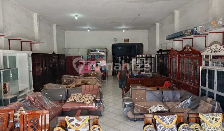 Good and Ready-to-Use Shop House by the Main Road in Brebes Area Good and Ready-to-Use Shop House by the Main Road in Brebes Area