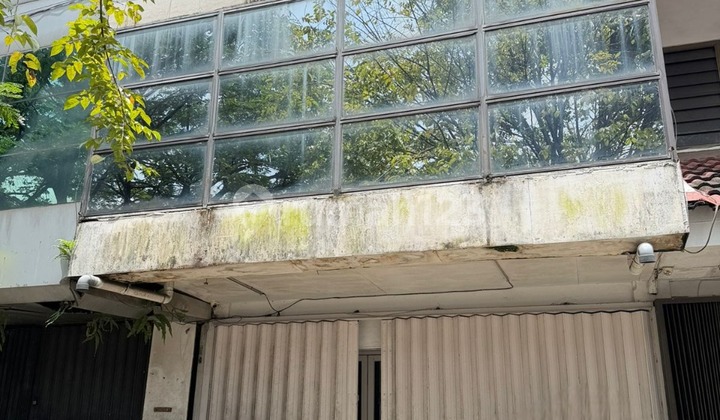 1-Story Shop House Suitable for Business on a Strategic Main Road in Banyumanik 1-Story Shop House Suitable for Business on a Strategic Main Road in Banyumanik