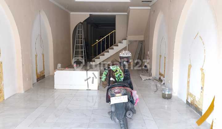 3-Storey Shophouse Suitable for Offices, Banks, Beauty Clinics, Cafes on a Busy and Strategic Main Road 3-Storey Shophouse Suitable for Offices, Banks, Beauty Clinics, Cafes on a Busy and Strategic Main Road