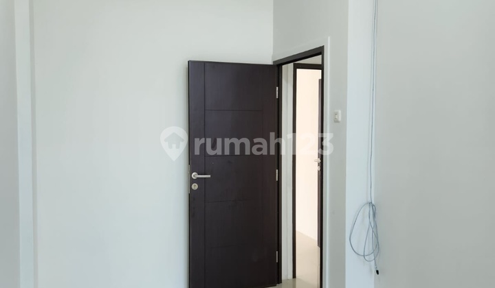 Quick sale 2-story shop house in The Avenue Citra Raya, Cikupa Tangerang, area 68m2. 2