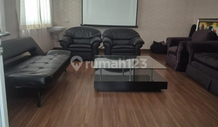 Dijual Rumah 4 Lantai di Manyar Pik 1 Luas 270M2 Rapih