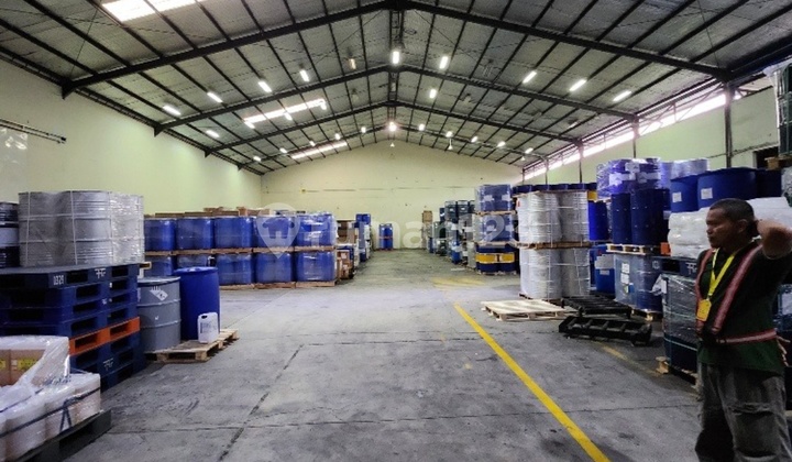 For rent: Sentul Bogor warehouse, land area 2.4 hectares with a total building area of 1.21 hectares. For rent: Sentul Bogor warehouse, land area 2.4 hectares with a total building area of 1.21 hectares.