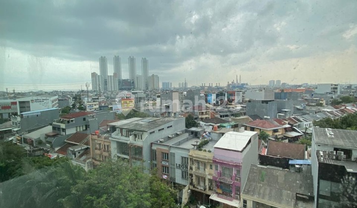 For sale: Riverside apartment in Muara Karang, Pluit, 80m2 area, newly renovated, nice. 2