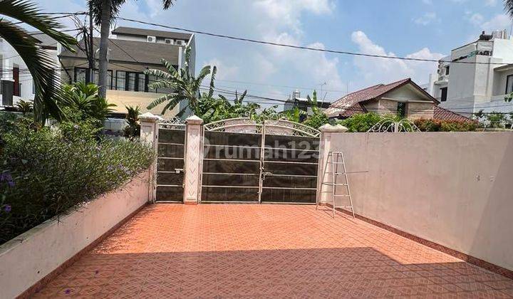 Rumah Nyaman Yang Ada Kolam Renang Di Jaksel 2