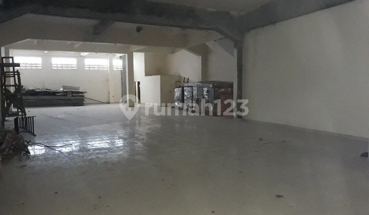 For Sale Luxurious Commercial Building on Brigjen Slamet Riadi Street, Oro Oro Dowo, Malang, Near Klojen, Kawi, Matos (hospital)