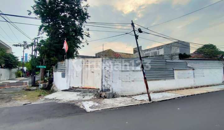 For Rent: Commercial Space Former Auto Paint Shop 50 Meters from Kutai Main Road Near Diponegoro, Darmo Main Road, Mayjend Sungkono (furnished)