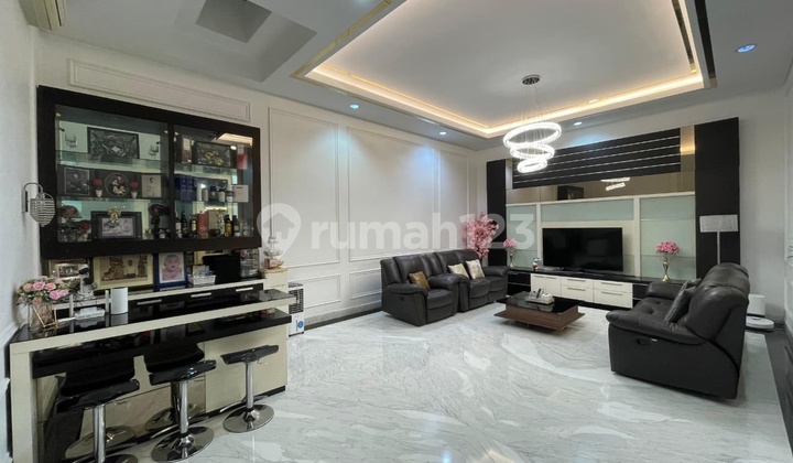 For sale fast, 4-story house in Artha Gading Villa, strategic location, safe, quiet, and comfortable flood-free.