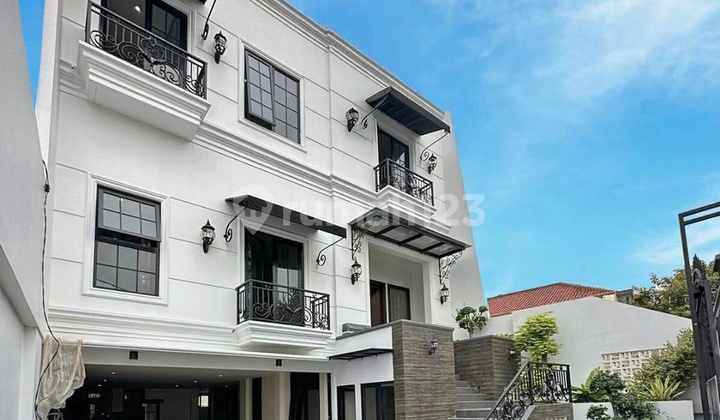 Di jual cepat rumah baru modern minimalis  3,5 lantai di kawasan elit Menteng Jakarta Pusat