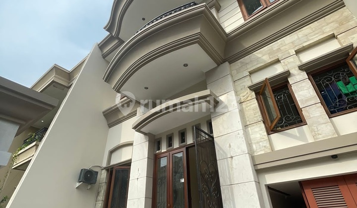 di  cepat rumah 2,5 lantai  baru renovasi dan siap huni di Kelapa Gading Jakarta Utara 2