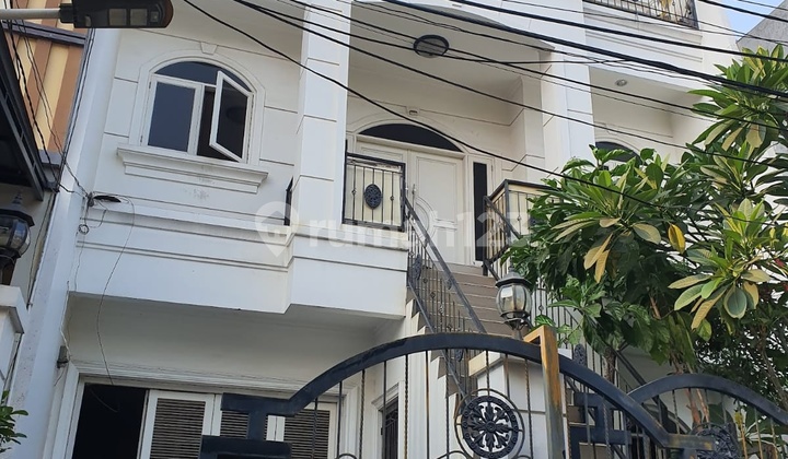Di  cepat rumah 3,5 lantai siap huni di Kelapa Gading Jakarta Utara