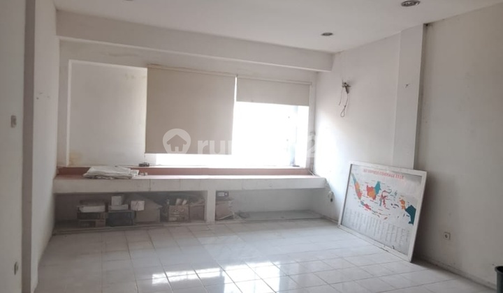 disewakan ruko 2 lantai di jln boulevard raya Kelapa Gading disewakan ruko 2 lantai di jln boulevard raya Kelapa Gading
