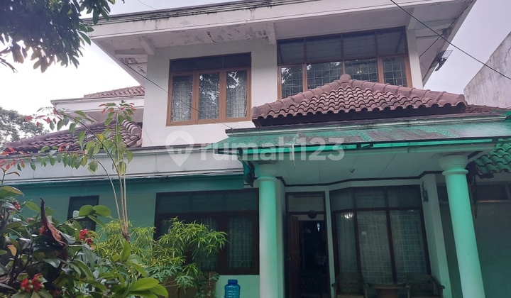 Rumah  2 lantai siap huni lokasi strategis di pinggir jalan besar di Bandung