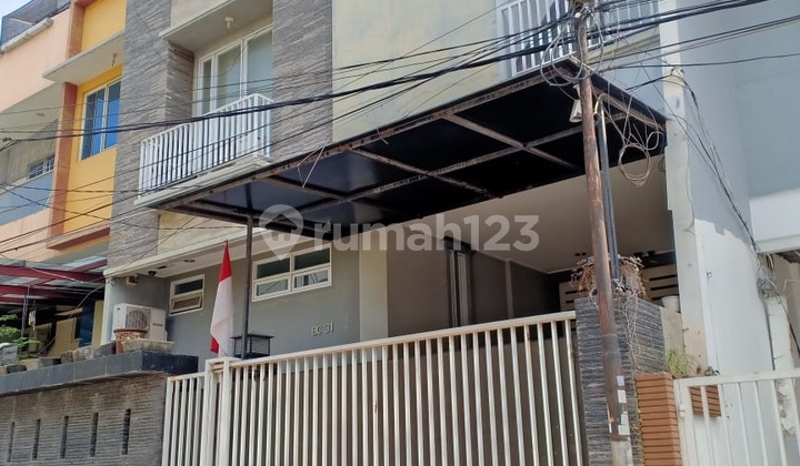 Rumah  di Green Ville Jakarta Barat