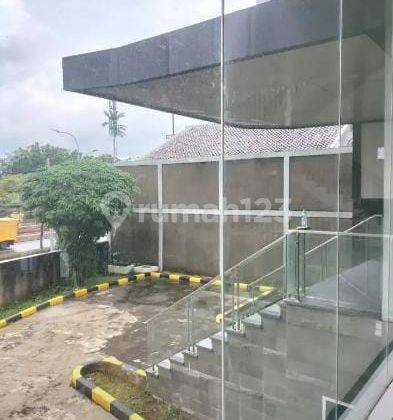 Dijual Cepat Gedung Baru Strategis di Pramuka 1