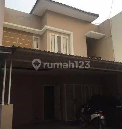 Dijual Cepat Rumah Townhouse Bagus di Jagakarsa 1