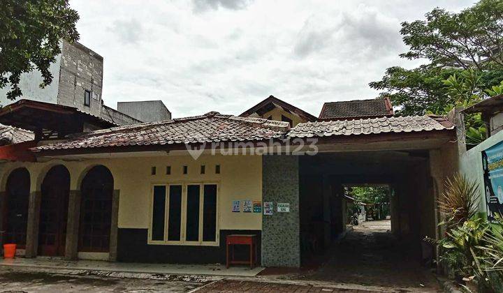 Rumah Hitung Tanah Strategis di Kebon Jeruk 2