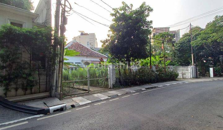 Dijual Rumah Hitung Tanah Strategis di Menteng 1