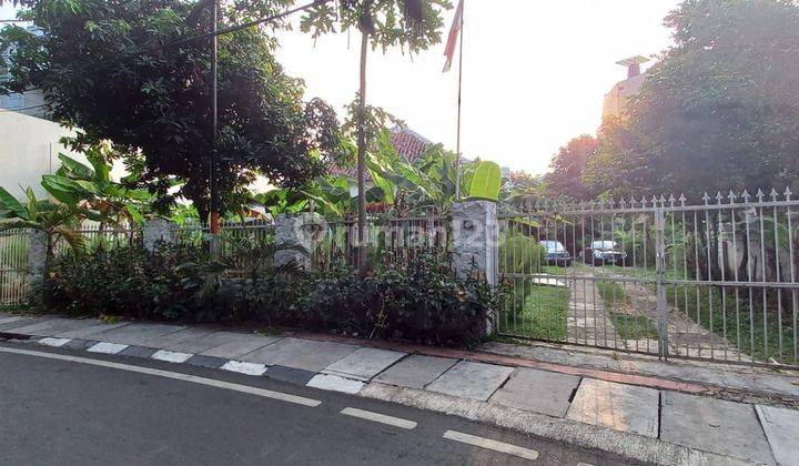 Dijual Rumah Hitung Tanah Strategis di Menteng 2