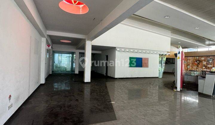 BANGUNAN EX SHOWROOM DI JAKARTA SELATAN 1