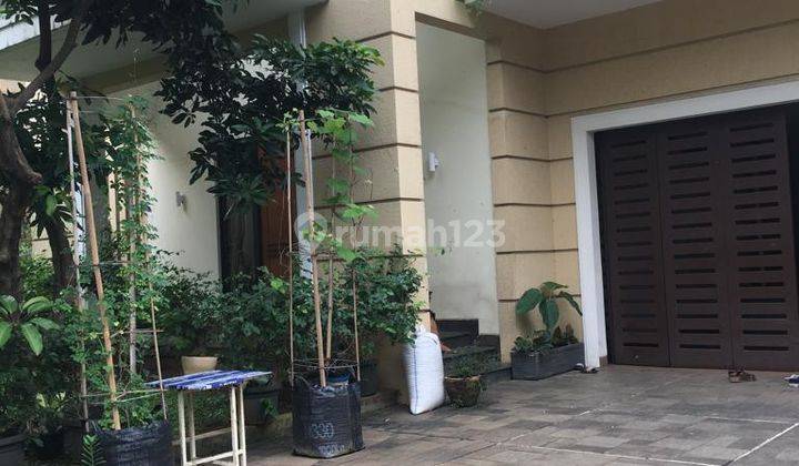 Rumah 2 Lantai Full Furnish Menteng Swimming Pool Parkiran Luas