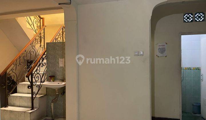 Dijual Cepat Rumah Kost 24kamar 3lantai Harga Miring Nego SHM 8