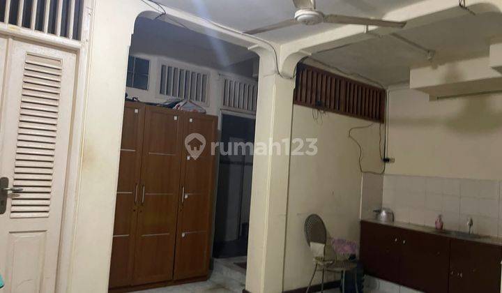 Dijual Cepat Rumah Kost 24kamar 3lantai Harga Miring Nego SHM 9