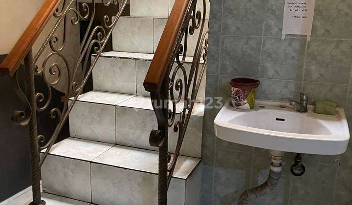 Dijual Cepat Rumah Kost 24kamar 3lantai Harga Miring Nego SHM 13