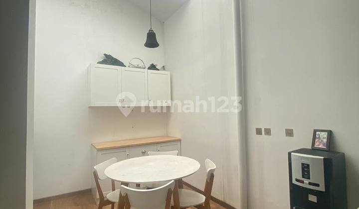 DISEWAKAN RUMAH SIAP HUNI 2 LANTAI FURNISH DI KAWASAN KAMPUS TERNAMA JATINANGOR