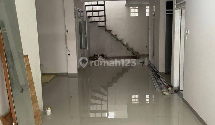 Rumah Minimalis Luas Untuk Keluarga Besar di Taman Holis Indah 1