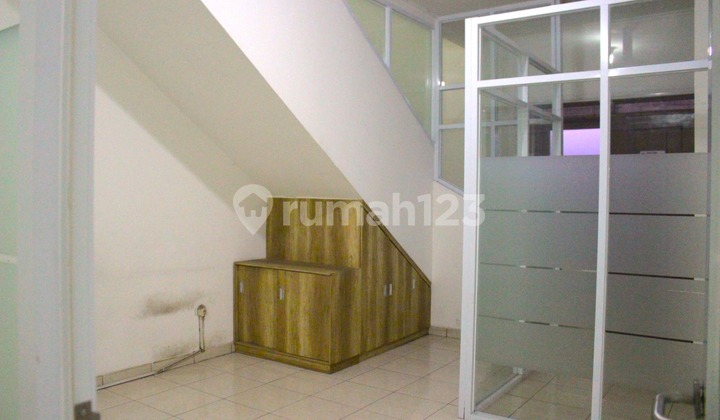 FOR SALE READY-TO-USE SHOPHOUSE FOR OFFICE OR OTHER BUSINESSES IN STRATEGIC COMMERCIAL AREA OF ANTAPANI 2