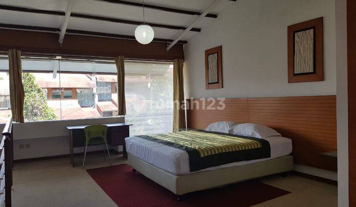 Rumah 2 Lantai Furnished di Sayap Dago, Bandung 1