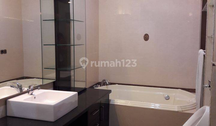 Rumah 2 Lantai Semi Furnished di Setra Duta Cemara, Bandung 1