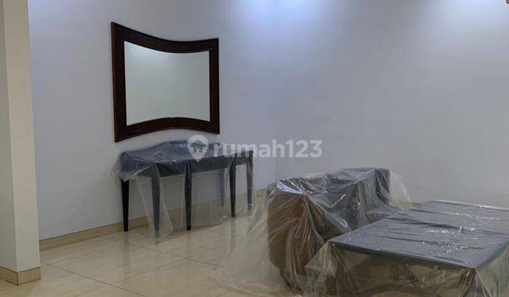 Rumah 2 Lantai Semi Furnished SHM di Singgasana Pradana, Bandung 2