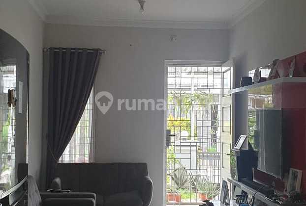 ruang tamu rumah di sakura regency 3