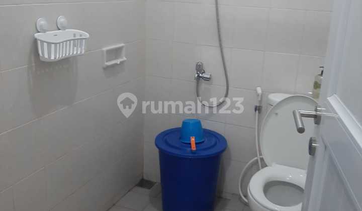 kamar mandi rumah terawat semi furnish 2