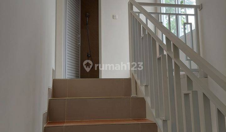 RUMAH 2 LANTAI DEKAT STASIUN KRL, ALUN², SIAP HUNI 8