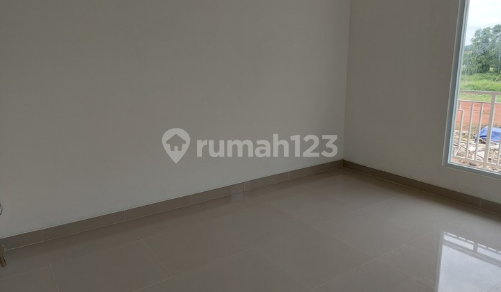RUMAH 2 LANTAI DEKAT STASIUN KRL, ALUN², SIAP HUNI 11