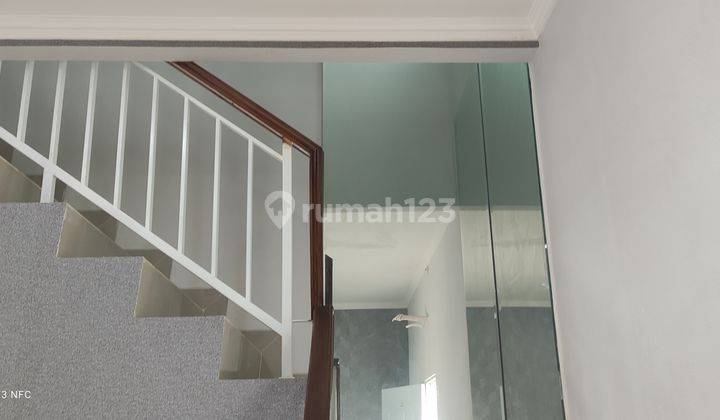 APARTHOUSE  2 LANTAI SHM DEKAT EXIT TOL ANDARA JAKARTA SELATAN 5