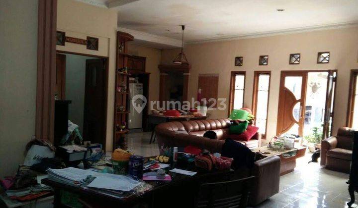 Rumah Untuk Orangtua Ada Halaman Dan Kolam Ikan di Margacinta 1