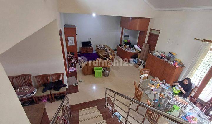 Rumah Dengan Ruang Tamu Cukup Luas di Margacinta 2