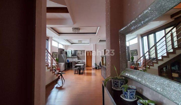 Dijual Rumah Mewah Bagus no Renov.. di Setrasari komplek luas megah terawat.. luas hampir 400 m2 luas bangunan 600m2 ..2,5 lantai rooftop.. air sibley 2x 2000 L tangki.. AUTO GATE. SHM..hadap utara 4