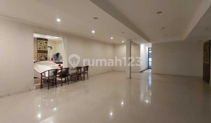 For sale / di jual Ruang Usaha di Dr. Otten pasirkaliki ,cicendo, bandung 888 m2 SHM Bagus.. LB 600m2 mewah ada taman tengah.. X resto.. harga Mantab Nego Mainroad 3