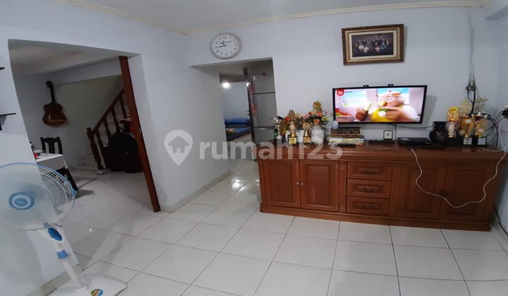 ruang tamu dijual rumah siap huni di