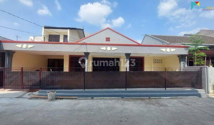 Rumah 1,5 Lantai dalam komplek perumahan besar di Jaticempaka 1