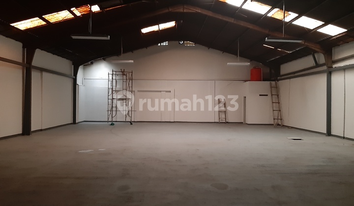 Disewakan Ruko dan Gudang  Baru Area Strategis Pusat Perniagaan Jalan Naripan Bandung 4