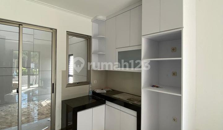 Langka! Rumah Hoek Tahap 2 Pik2 9X15 Samping Danau Full Furnished