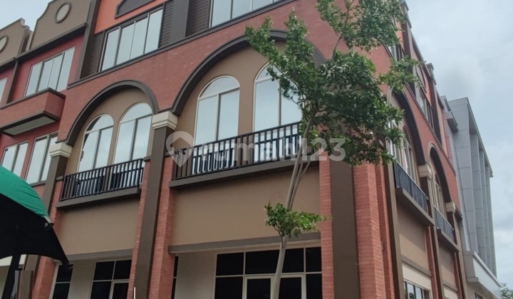 Ruko La Riviera Hoek Brand New 3 Lantai Luas 5x15 75m2 di Pik Pantai Indah Kapuk Ruko La Riviera Hoek Brand New 3 Lantai Luas 5x15 75m2 di Pik Pantai Indah Kapuk