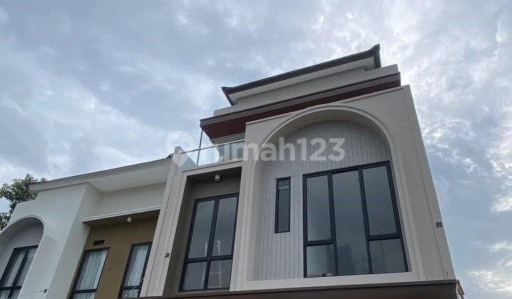 10-meter wide 3-story house near MRT, toll & mall in Lebak Bulus, South Jakarta