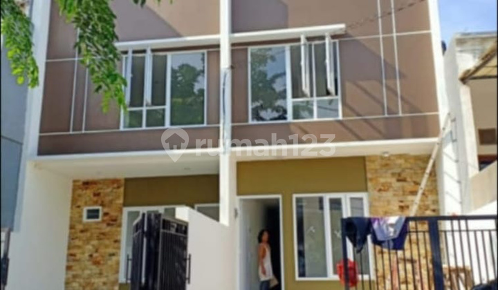 Rumah 2 Lantai di Gading Griya Lestari, Jakarta Utara 2